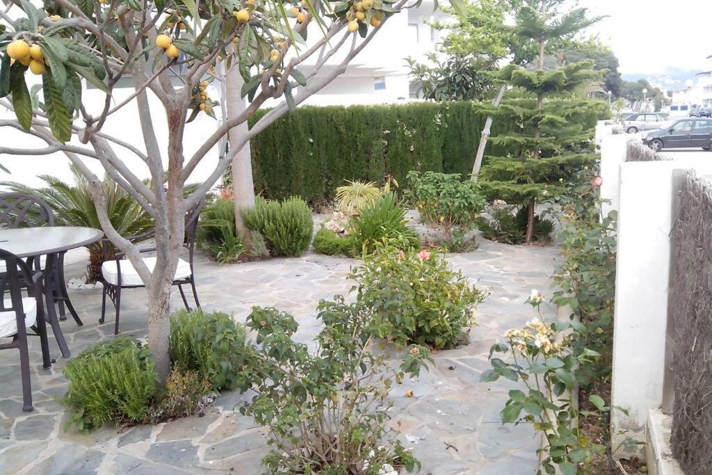 Bonito apartamento de 3 hab. con jardín Rosas Exterior foto