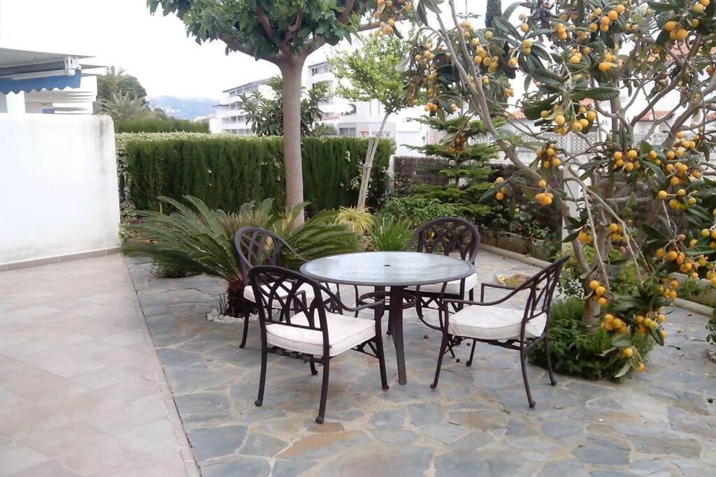 Bonito apartamento de 3 hab. con jardín Rosas Exterior foto